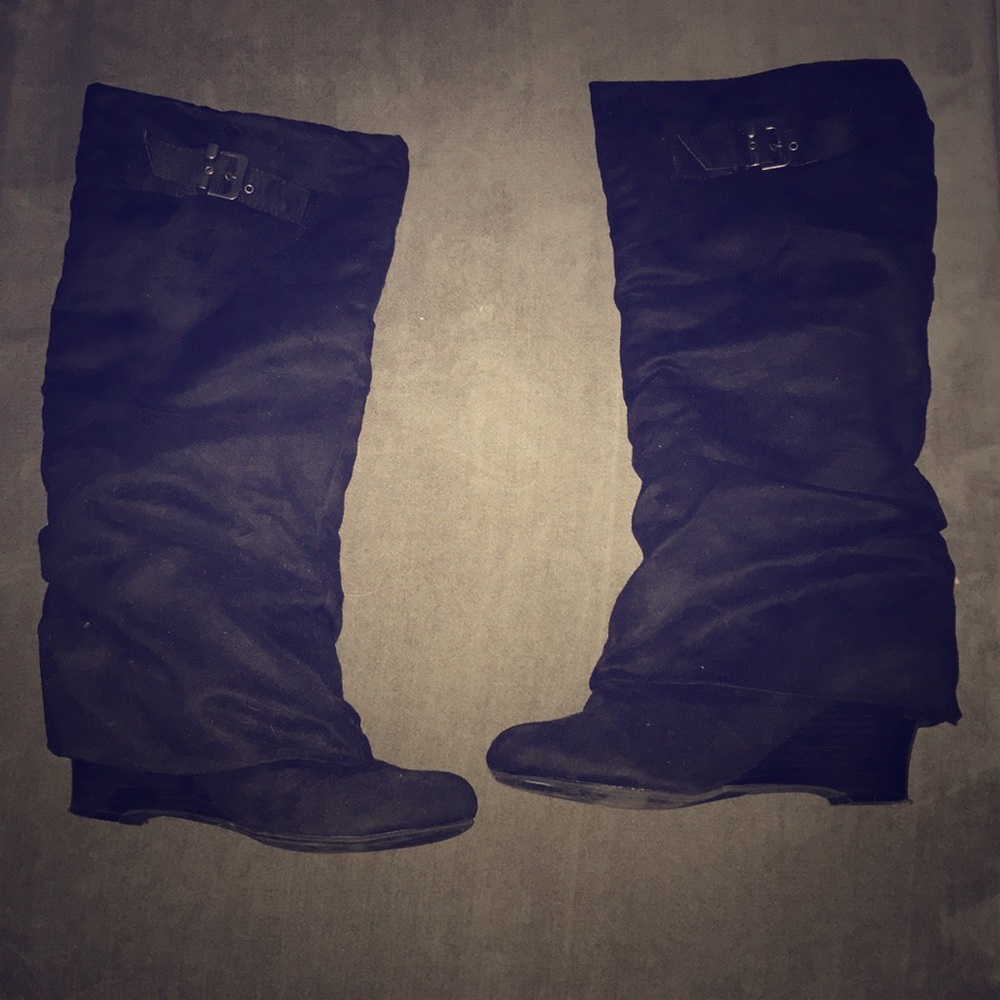 Wedged black boots. Super comfy and stylish
